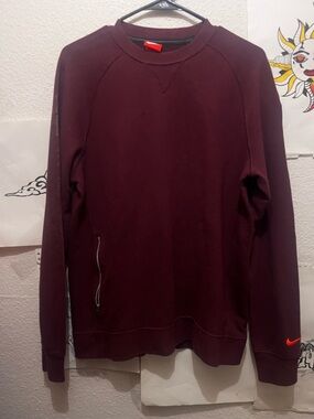 Nike Men’s Maroon Crewneck Sweatshirt with Zip Pocket